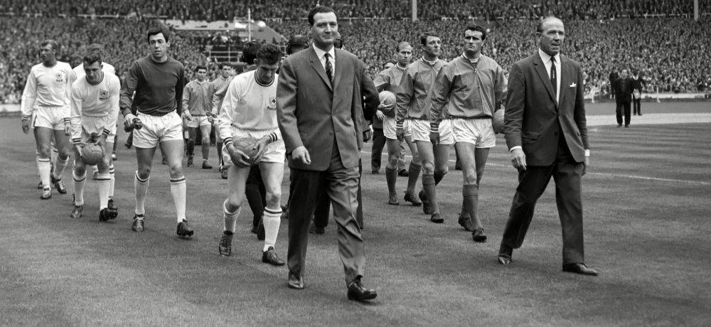 ย้อนรอยเสื้อแข่งปี 1963: ตำนานชุดขาวนัดชิงเอฟเอคัพ