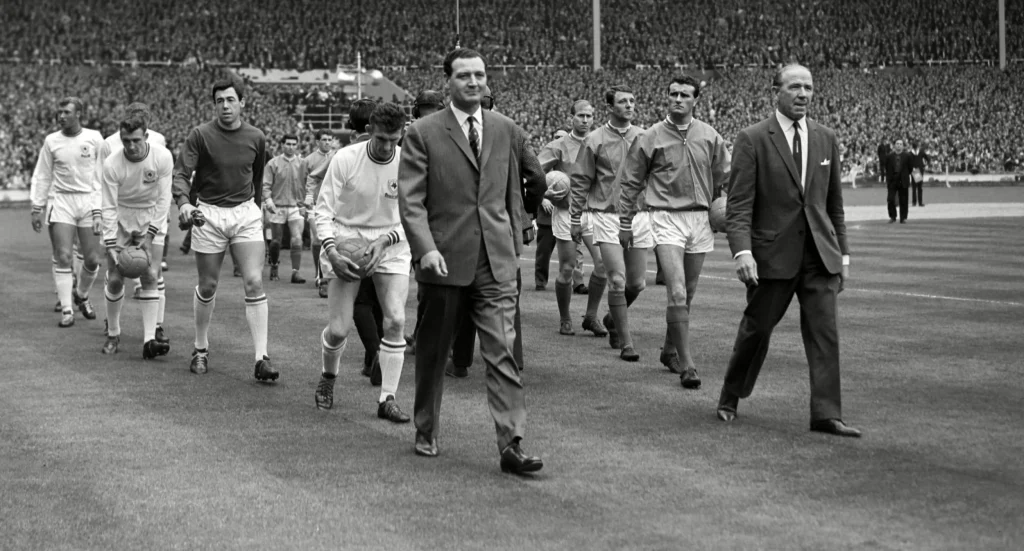ย้อนรอยเสื้อแข่งปี 1963: ตำนานชุดขาวนัดชิงเอฟเอคัพ
